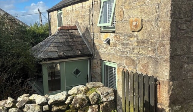 Charming Detached Cornish Stone Cottage with Private Garden & Coastal Access