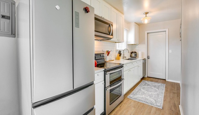 Charming Eugene Getaway ~ 1 Mi to Downtown! in Eugene