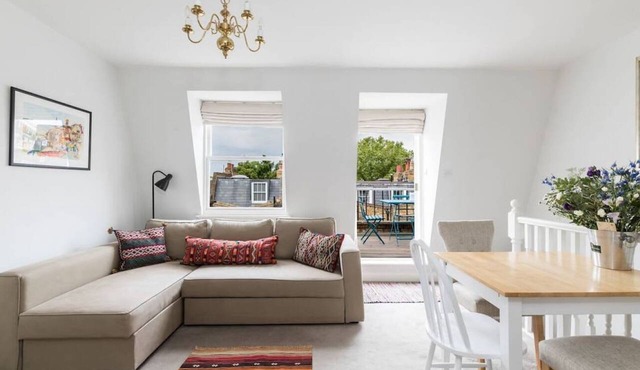 Charming flat with balcony in Pimlico