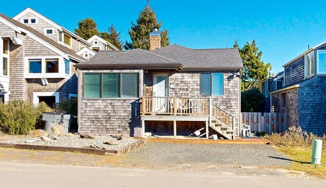 Charming, oceanfront cottage with WiFi & easy beach access in Cannon Beach