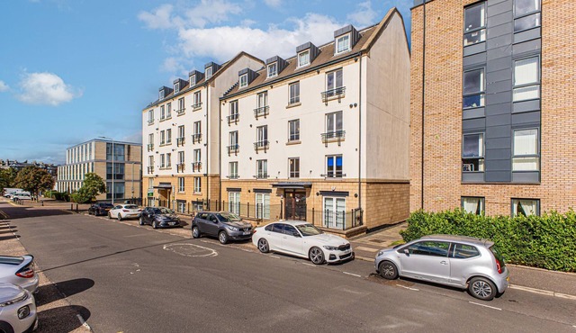 Charming spacious Edinburgh city centre flat in Edinburgh