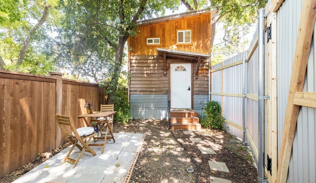 Charming Tiny Home Cottage - East Side! in Austin