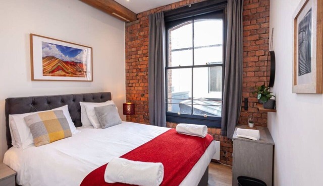 Charming Two-Bedroom Apartment Near Victoria Station