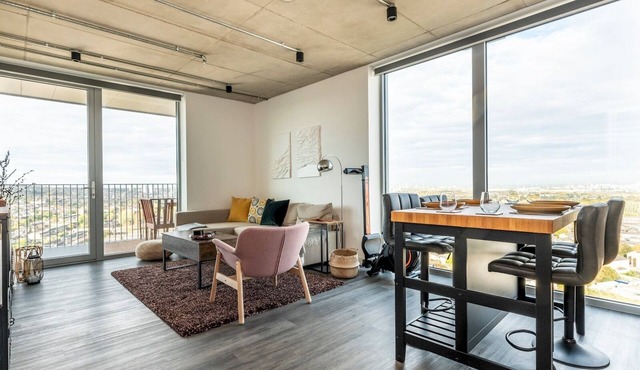 Chic Flat Next To Elizabeth Line - Stunning Views - Pass the Keys