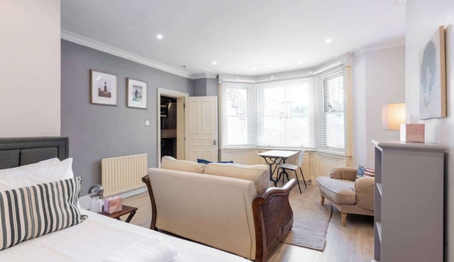 Chic Studio Retreat by Portobello Road