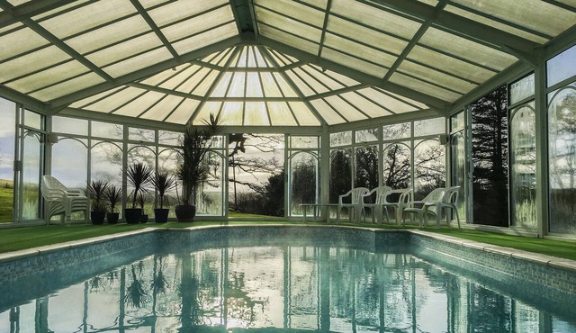 Cilpost Farmhouse - Indoor Heated Pool