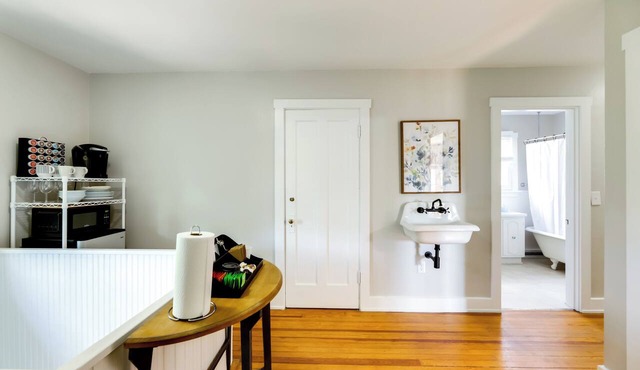 Cincinnati Apartment: 1 Mi to Hyde Park Square! in Cincinnati