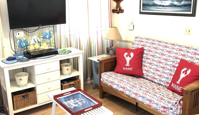 Clamshell Cottage Saco Maine Steps to the Beach pet friendly in Saco