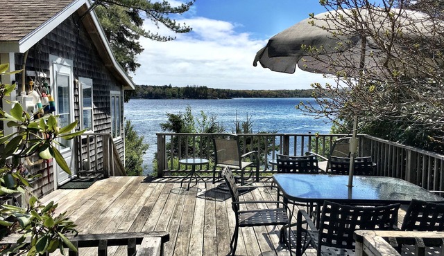 Classic Waterfront Cottage with Private Fishing & boat dock - Boothbay Harbor in East Boothbay