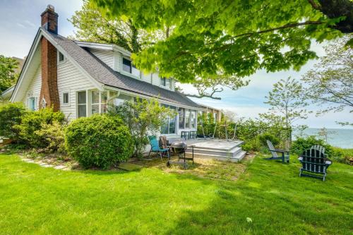 Coastal Lake Erie Cottage w/Amazing Water Views! in Euclid