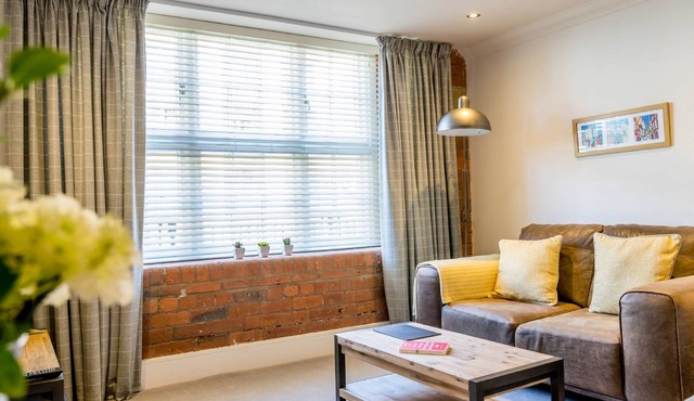 Cocoa Suites 56 - York city centre studio with parking (sleeps 2)