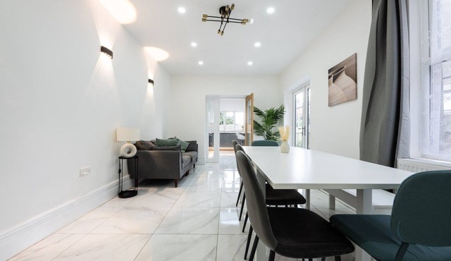 Cohost Partners 6-Bed Home Perfect for Groups