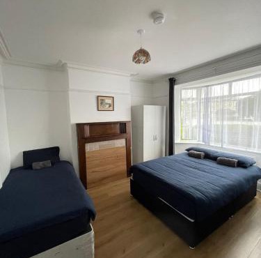 Comfort Triple Room near Airport - 1