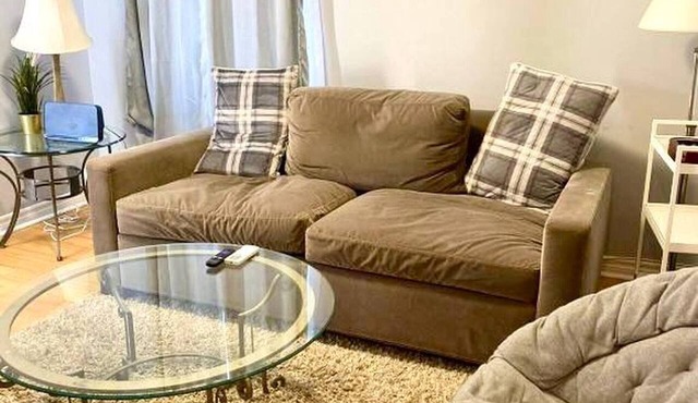 Comfortable 2-Bedroom Apartment in Laval, 2 Parking Spaces, Optional Car Ren in Laval