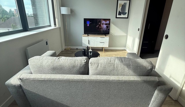Comfortable one bedroom apartment located in old Trafford !