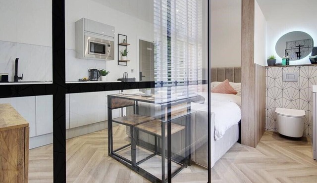 Compact Unique Suite