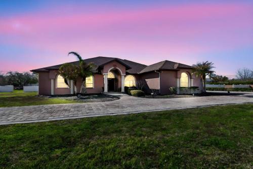 Convoy History Mansion in Tarpon Springs