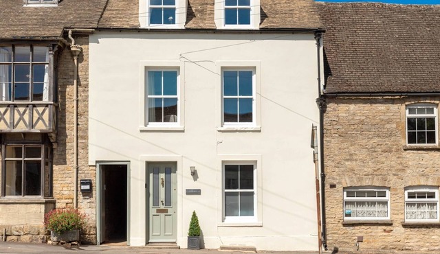 COPPERBEECH, family friendly, with open fire in Stow-On-The-Wold