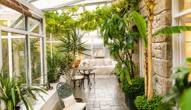 Cornish Farm House, with stunning gardens, and parking for 3 cars