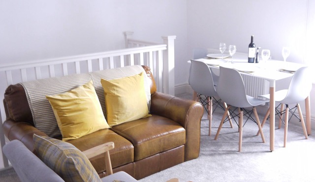 Cosy 2 Bed Flat Overlooking Grassington Square