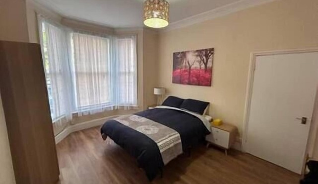 Cosy 2BD Garden Flat - FREE PARKING - Near O2, Excel, City Airport
