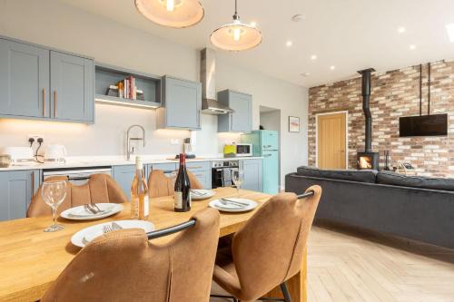 Cosy Barn Conversion I Hot Tub I Luxury Estate