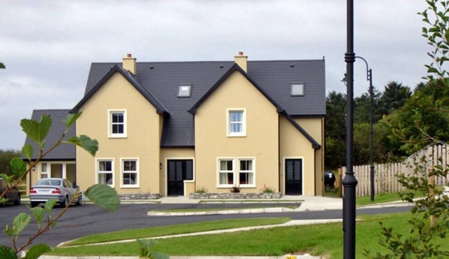 Cosy house, sleeps six, set in tranquil location. Less than one km from Kenmare.