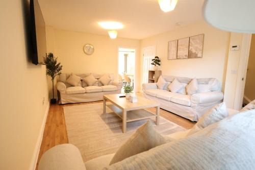 Cosy - Sleeps 9 - En-Suites - Driveway in Wolverhampton
