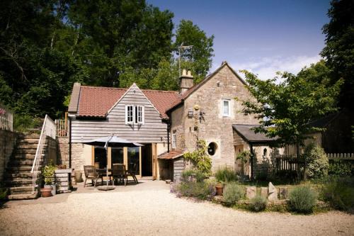 Cotswolds AoNB-Near Bath-Sleeps8