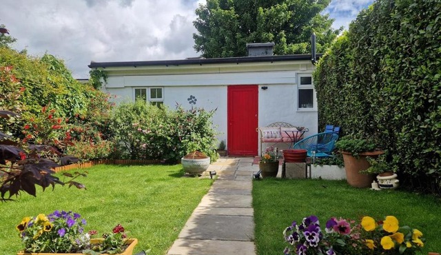 Cottage Studio with Private Garden Patio