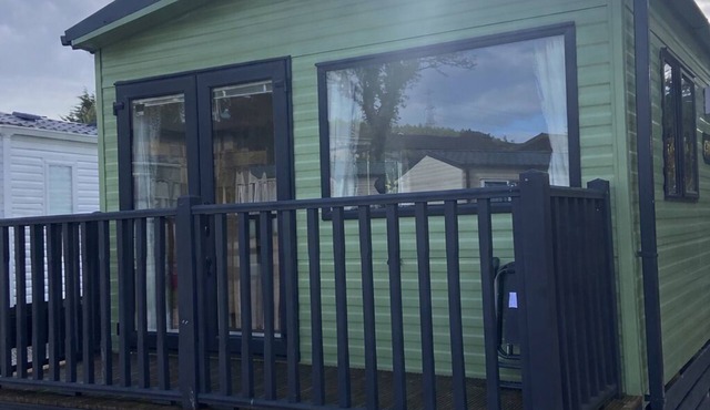Coworth Deluxe Cabin with Garden