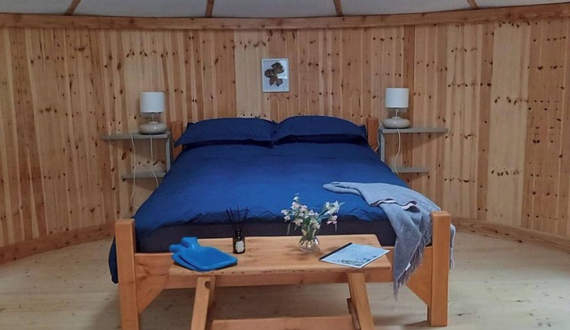 Cozy Retreat Sleeps 2 with Hot Tub & Pets Ok