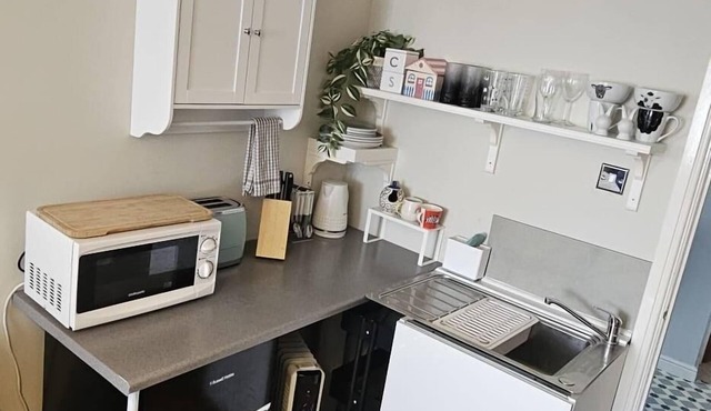 Cozy Studio Retreat in Rumney