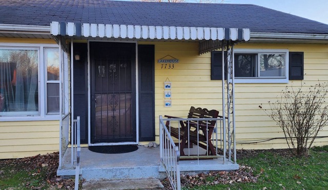 Cozy updated home w/channel access, deck, firepit & huge yard! in Celina