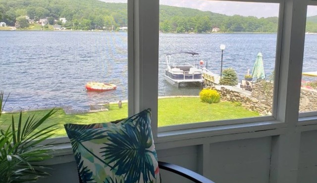 Cozy WATERFRONT Cottage on Highland Lake, CT - central a/c & heat in Winsted