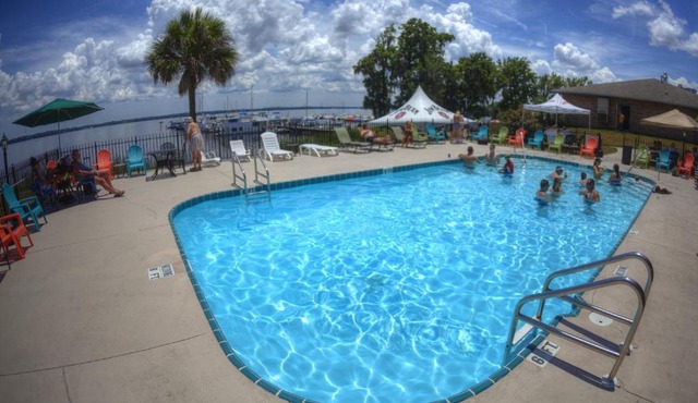 Crystal Cove Riverfront Resort in Palatka