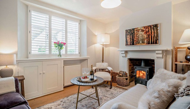 Delightfully presented dog friendly - Hollyhock Cottage