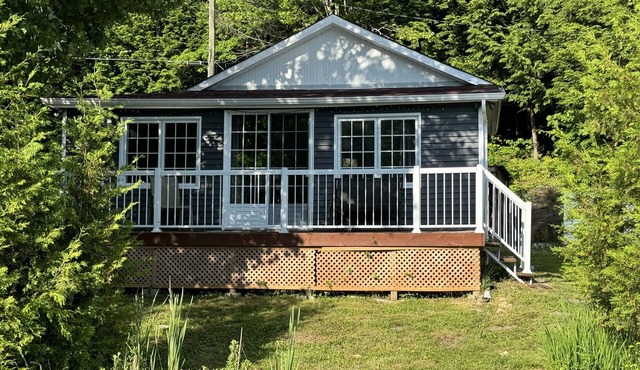 Deligthful, Cozy Waterside Getaway in Val Des Monts
