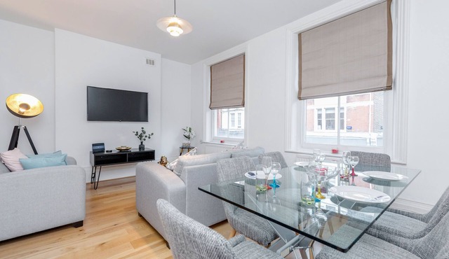 Deluxe 4 BR Oxford Circus Apartment With Terrace