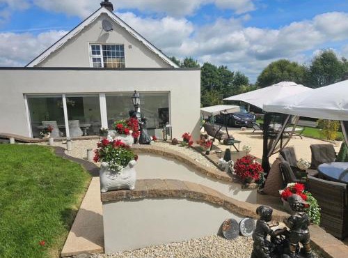 Dernvale House -Double Room - sleeps 2