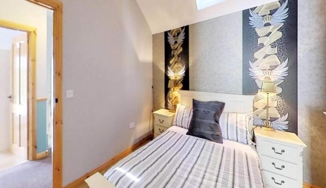 Double Room Ensuite Near Hillsborough Palaces