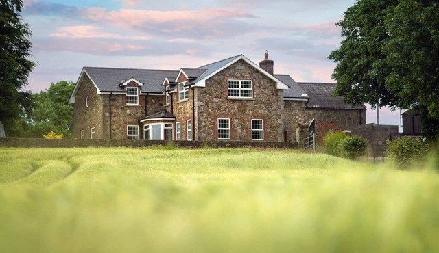 Entire home,Meath Ireland 10guests 5 Bedrooms 2.5 baths 30 min Dublin Airport