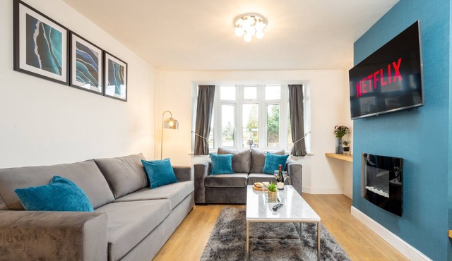 "Exclusive" Luxury modern 4-bed -Solihull, JLR, NEC, Resorts World, Airport, HS2