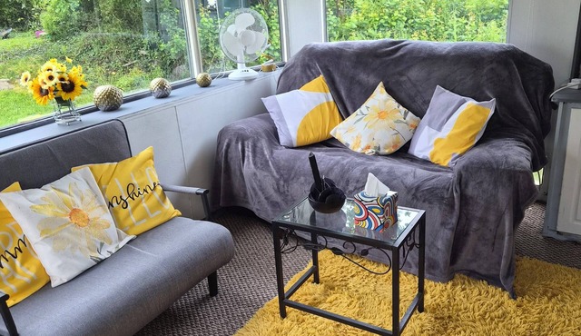 EXCLUSIVE MOBILE HOME BASED IN COUNTRYSIDE BUT CLOSE TO AIRPORT AND TOWNS