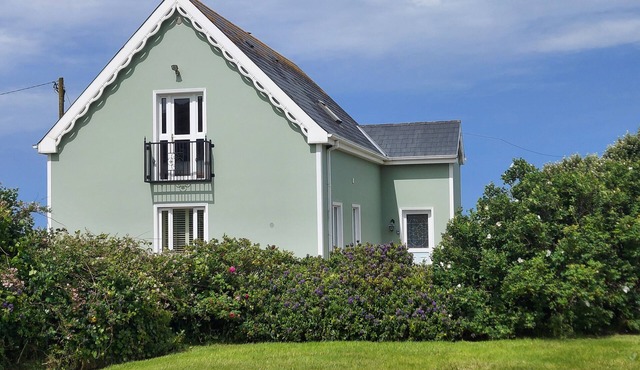 Fantastic Loft Apartment with Ocean Views 5 mins from Cliffs of Moher and Doolin