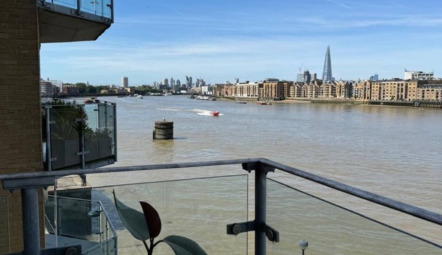 Fantastic river-view flat near touristic heartland