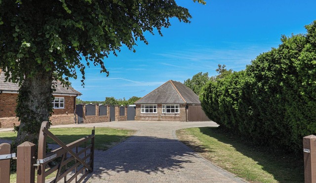 FROME VIEW, pet friendly, with a garden in Wool