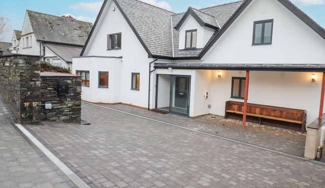 GARTH HILL HOUSE, pet friendly, luxury holiday cottage in Ambleside