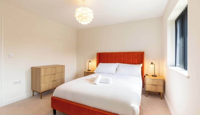 Newly Refurbished Home, Short Drive to Bath Centre
