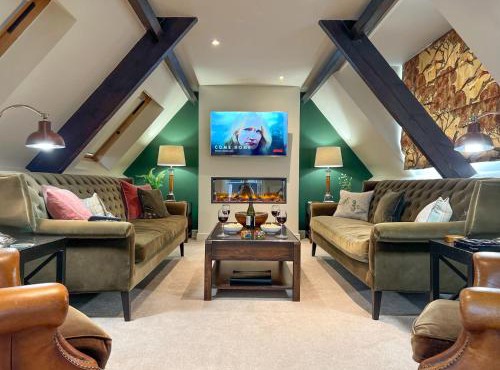 Geltsdale East Wing sleeps 6 with River Eden views near Carlisle & Ullswater in Wetheral